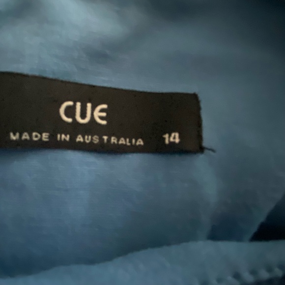 CUE flattering panel dress - Picture 4 of 7